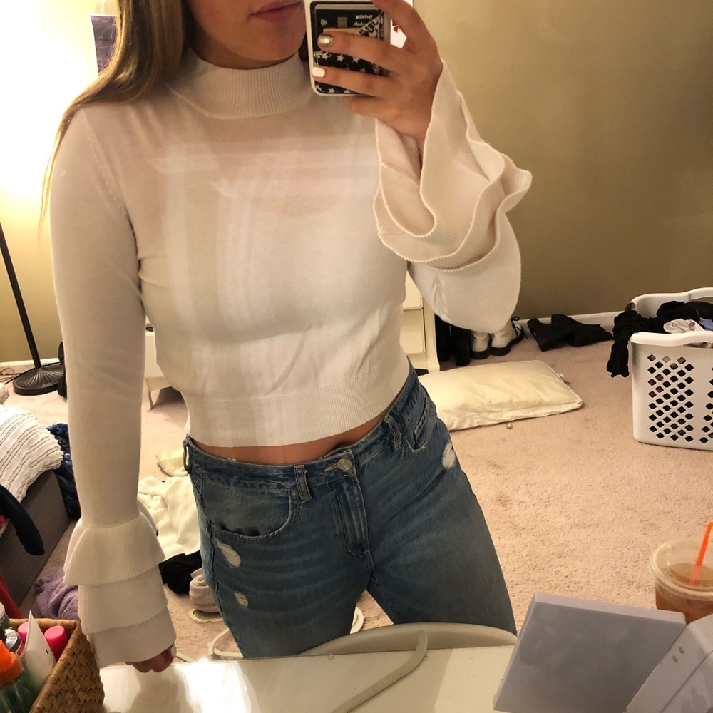 White flare sleeve cropped sweater
